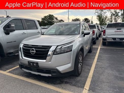Used 2025 Nissan Pathfinder SL FWD image 3