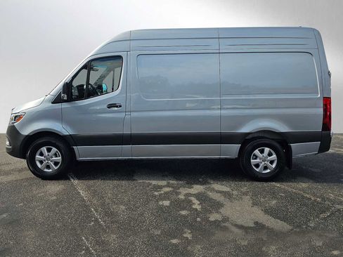 Used 2025 Mercedes-Benz Sprinter 2500 image 6