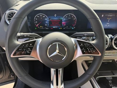 Used 2025 Mercedes-Benz GLA 250 image 12