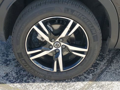 Used 2024 Volvo XC40 B5 Core AWD/4WD image 5
