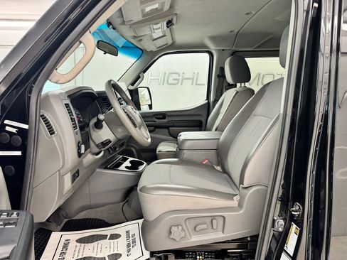 Used 2014 Nissan NV 3500 SV w/ Technology Package RWD image 8