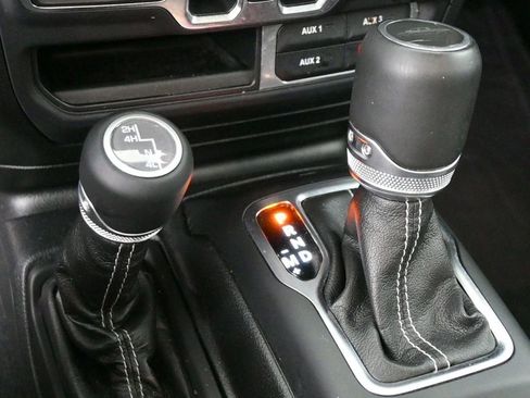 Used 2020 Jeep Gladiator Overland image 22