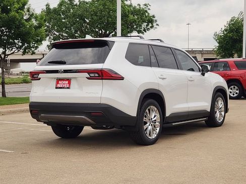 New 2026 Toyota Grand Highlander AWD image 3