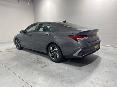 Used 2025 Hyundai Elantra Sport FWD image 8