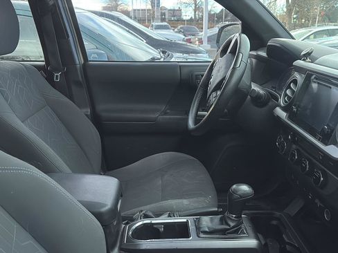 Used 2016 Toyota Tacoma TRD Sport image 5