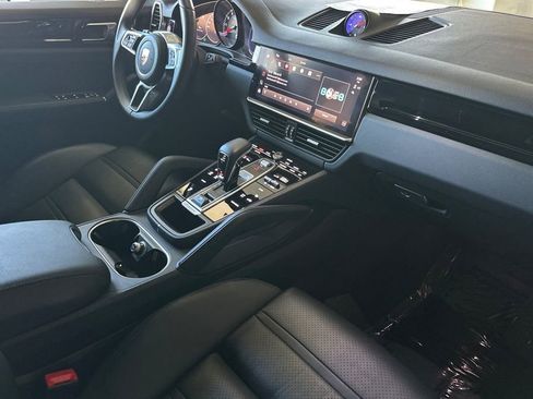 Used 2023 Porsche Cayenne image 19