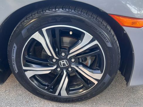 Used 2017 Honda Civic Touring image 9