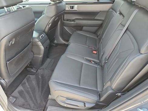 Used 2025 Hyundai Santa Fe SEL FWD image 16