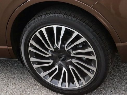 Used 2022 Lincoln Corsair Reserve w/ Sport Package image 8