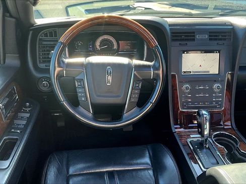 Used 2016 Lincoln Navigator Select image 5