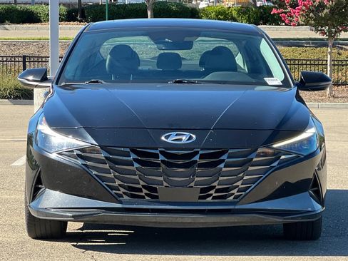 Used 2023 Hyundai Elantra Limited FWD image 9
