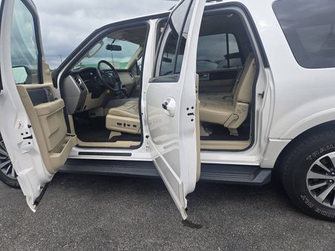 Used 2017 Ford Expedition EL XLT w/ Equipment Group 202A AWD/4WD image 18