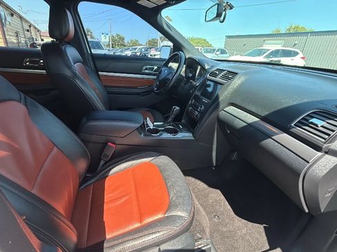 Used 2019 Ford Explorer XLT w/ Equipment Group 202A FWD image 29