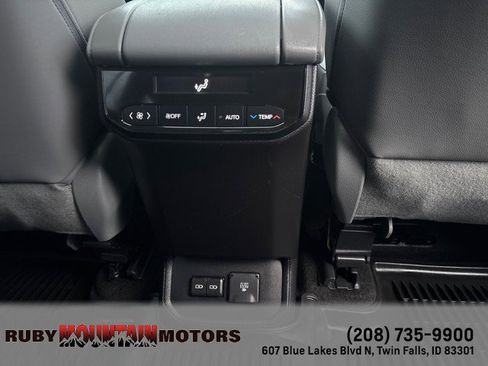 Used 2023 Toyota Highlander Limited image 24