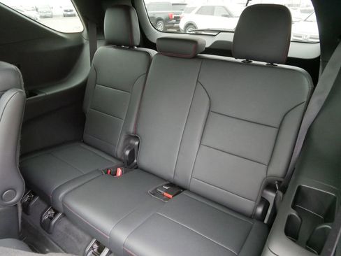 Used 2024 Chevrolet Traverse RS image 20