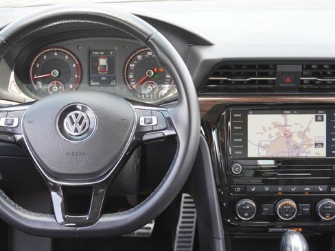 Used 2020 Volkswagen Passat 2.0T SEL FWD image 28