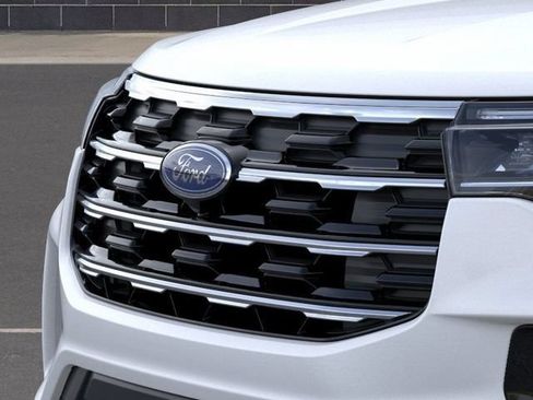 Used 2026 Ford Explorer Active w/ Active Comfort Package AWD/4WD image 17