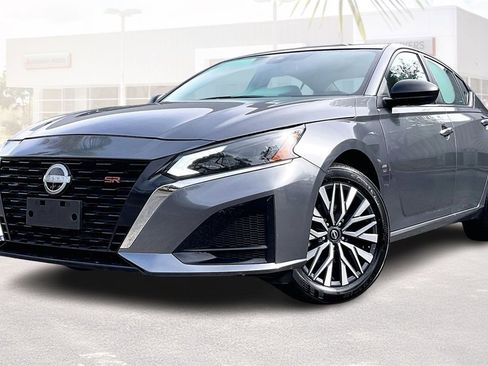 Used 2025 Nissan Altima 2.5 SV image 30