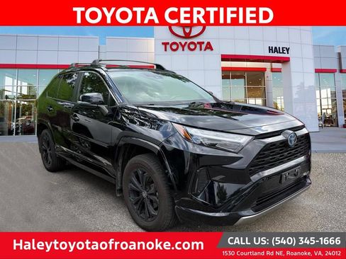 Certified 2022 Toyota RAV4 SE w/ Convenience Package AWD/4WD image 1