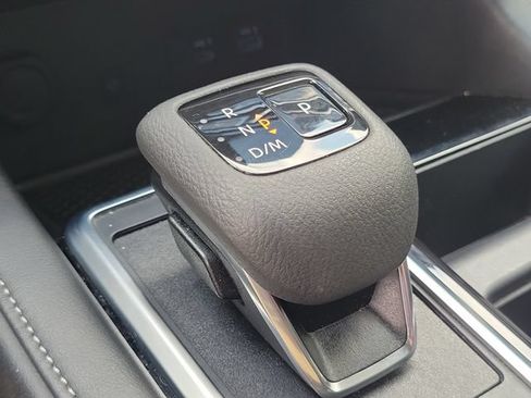 Used 2025 Nissan Pathfinder SL AWD/4WD image 18