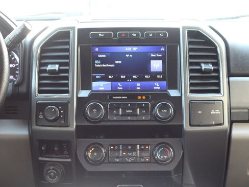 Used 2021 Ford F250 XLT w/ XLT Premium Package AWD/4WD image 18