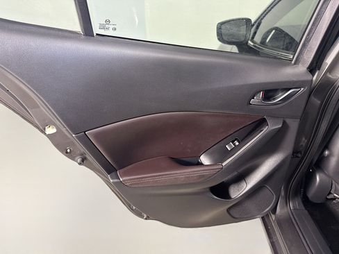 Used 2018 MAZDA MAZDA3 Touring image 26