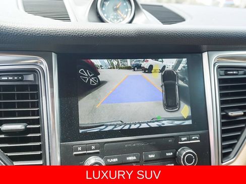 Used 2018 Porsche Macan AWD/4WD image 23