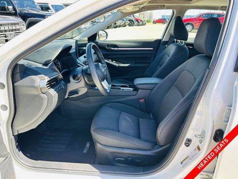 Used 2023 Nissan Altima 2.5 SV w/ SV Premium Package AWD/4WD image 3
