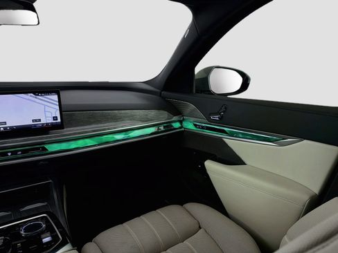 Used 2025 BMW 760i xDrive w/ Executive Package AWD/4WD image 27