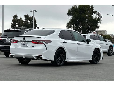 Certified 2022 Toyota Camry SE FWD image 4