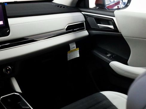 New 2025 Mitsubishi Outlander SE image 21