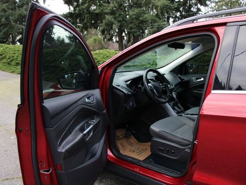 Used 2016 Ford Escape SE w/ Equipment Group 201A image 5