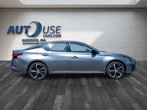 Used 2023 Nissan Altima 2.5 SR FWD image 11