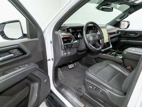 Used 2025 GMC Yukon Denali image 12