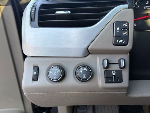 Used 2018 GMC Yukon SLT w/ Premium Edition image 36