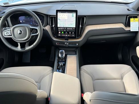 New 2026 Volvo XC60 B5 Plus w/ Climate Package image 10