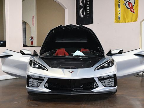 Used 2022 Chevrolet Corvette Stingray Convertible w/ Z51 Performance Package RWD image 87
