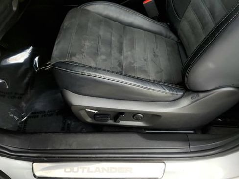 Used 2022 Mitsubishi Outlander SE AWD/4WD image 49