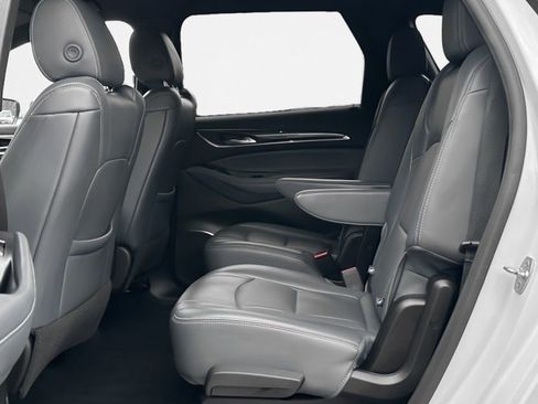 Used 2024 Buick Enclave Premium image 13