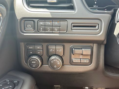 Used 2024 Chevrolet Tahoe Z71 w/ Off-Road Capability Package image 14