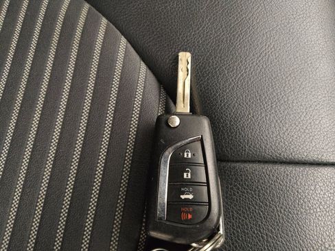 Used 2021 Toyota Camry SE image 32