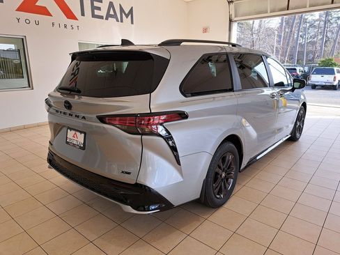 Used 2025 Toyota Sienna XSE image 7
