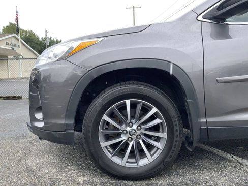 Used 2019 Toyota Highlander XLE AWD/4WD image 18
