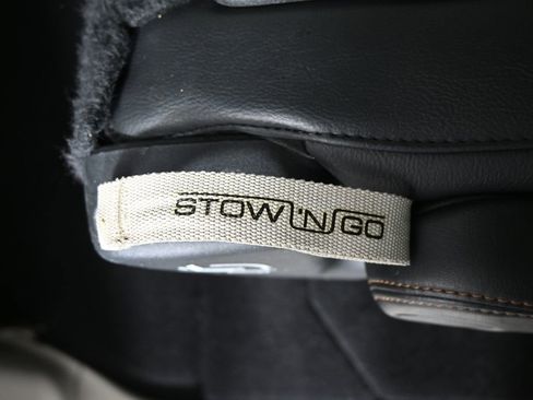 Used 2018 Chrysler Pacifica Touring-L image 16