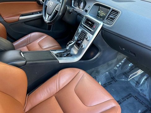 Used 2017 Volvo S60 T5 Inscription Platinum image 34