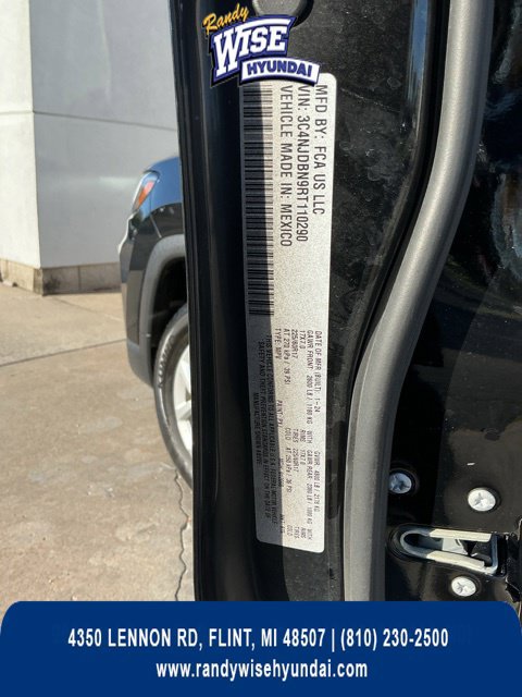 Used 2024 Jeep Compass Latitude AWD/4WD image 32