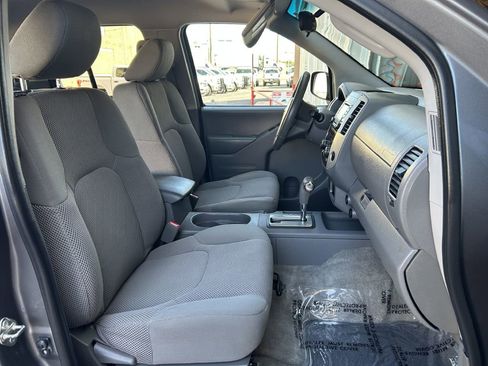 Used 2018 Nissan Frontier SV image 10