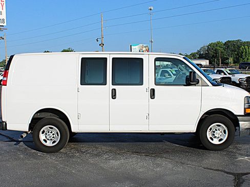 Used 2024 Chevrolet Express 2500 w/ Driver Convenience Package RWD image 7