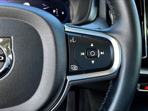 Used 2024 Volvo XC60 B5 Core image 12