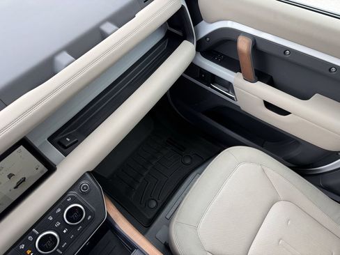 Used 2020 Land Rover Defender 110 SE image 33